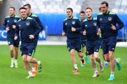 爱游戏注册-欧国联比赛防守强硬，攻击力不足