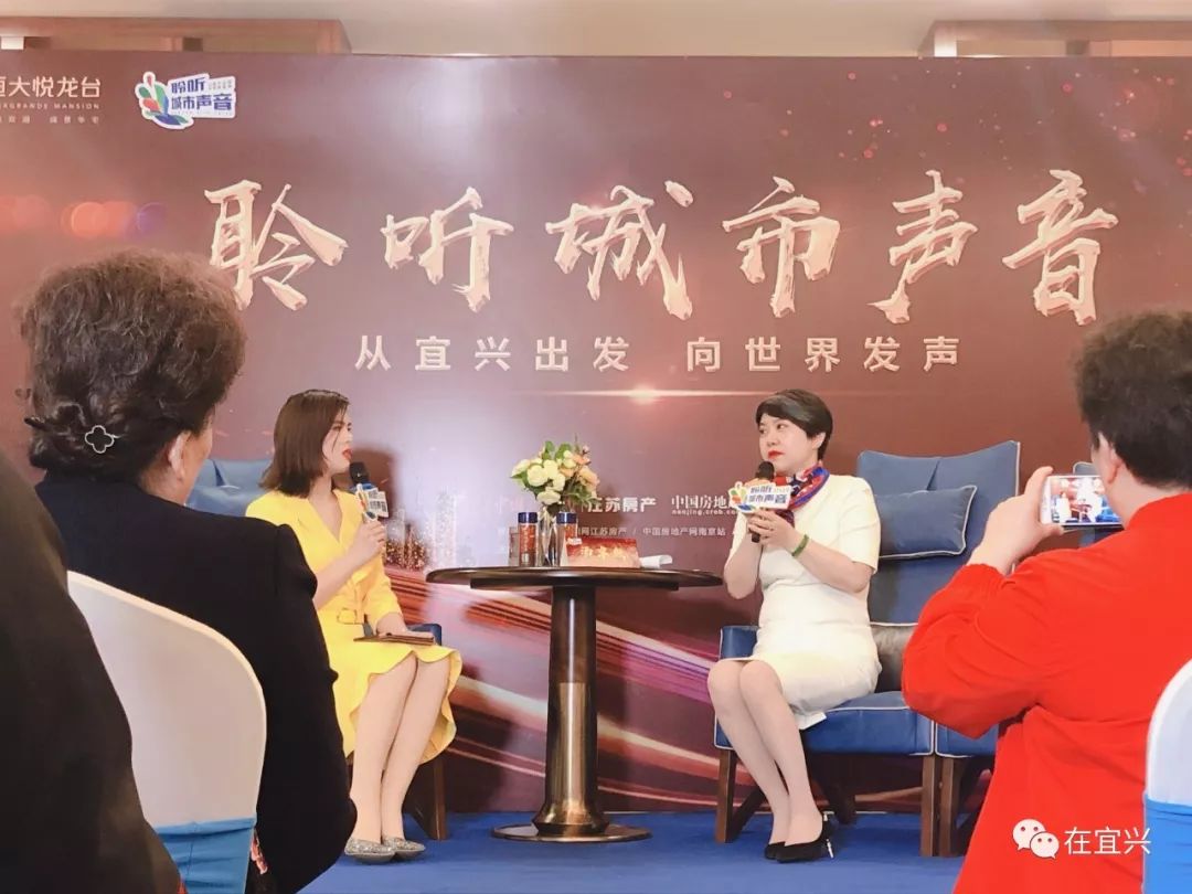 队员荣耀回归饮泻掌声欢呼叫好的简单介绍 队员荣耀回归饮泻掌声欢呼叫好的简单介绍