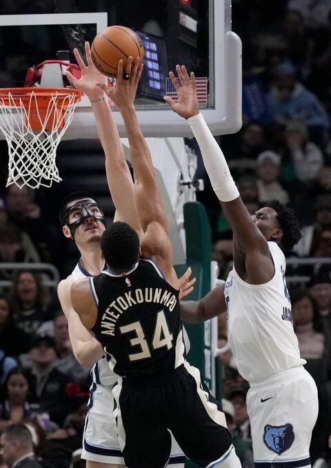 雄鹿轻取灰熊,字母哥贡献32分的简单介绍 雄鹿轻取灰熊,字母哥贡献32分的简单介绍