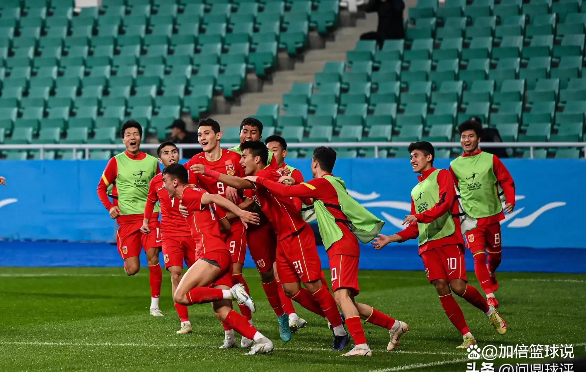 球队队长因伤缺席关键比赛，团队战术调整