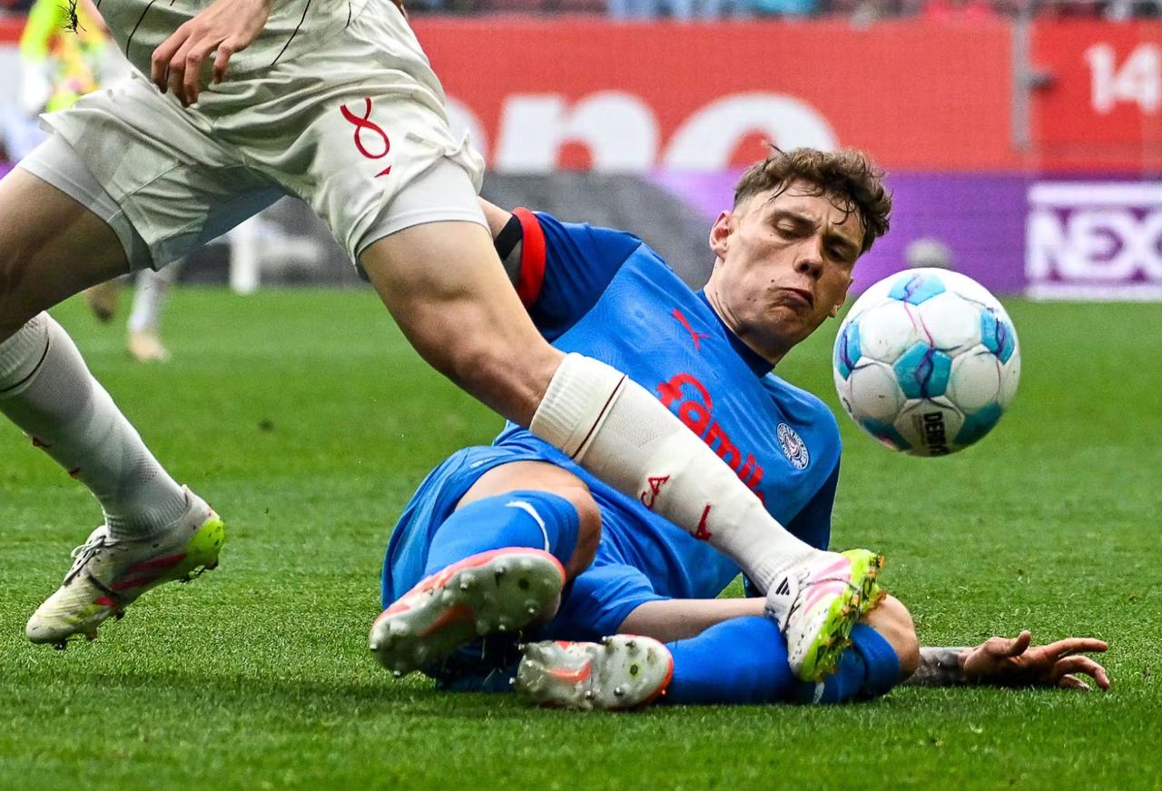 德国足球冠军恐遭逆转，保持警惕的简单介绍