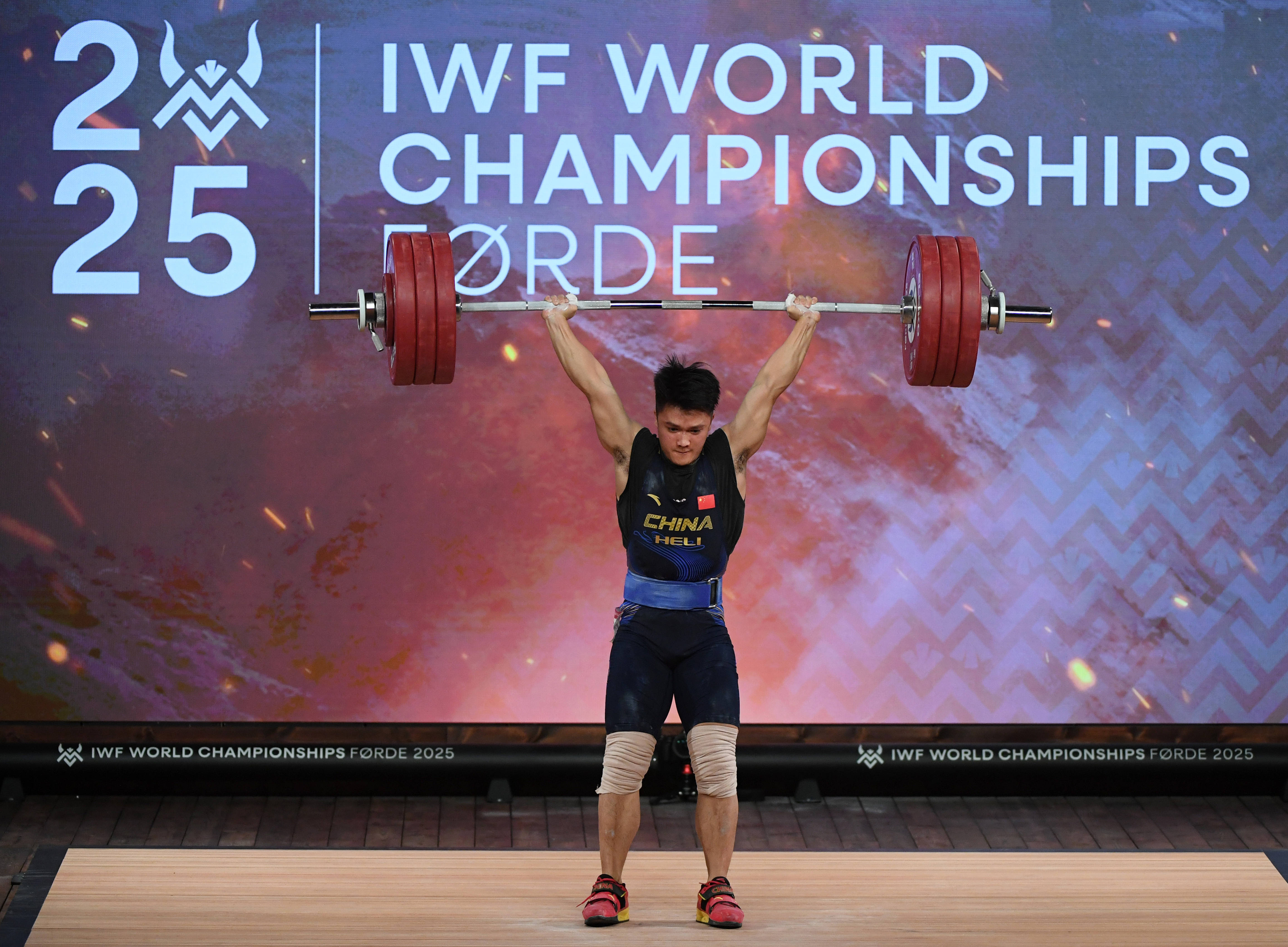 国际体育赛事，中国运动员勇夺冠军