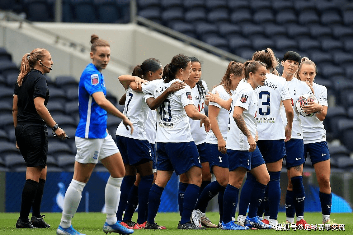 顶级女足赛事中球员表现尽显风采 顶级女足赛事中球员表现尽显风采