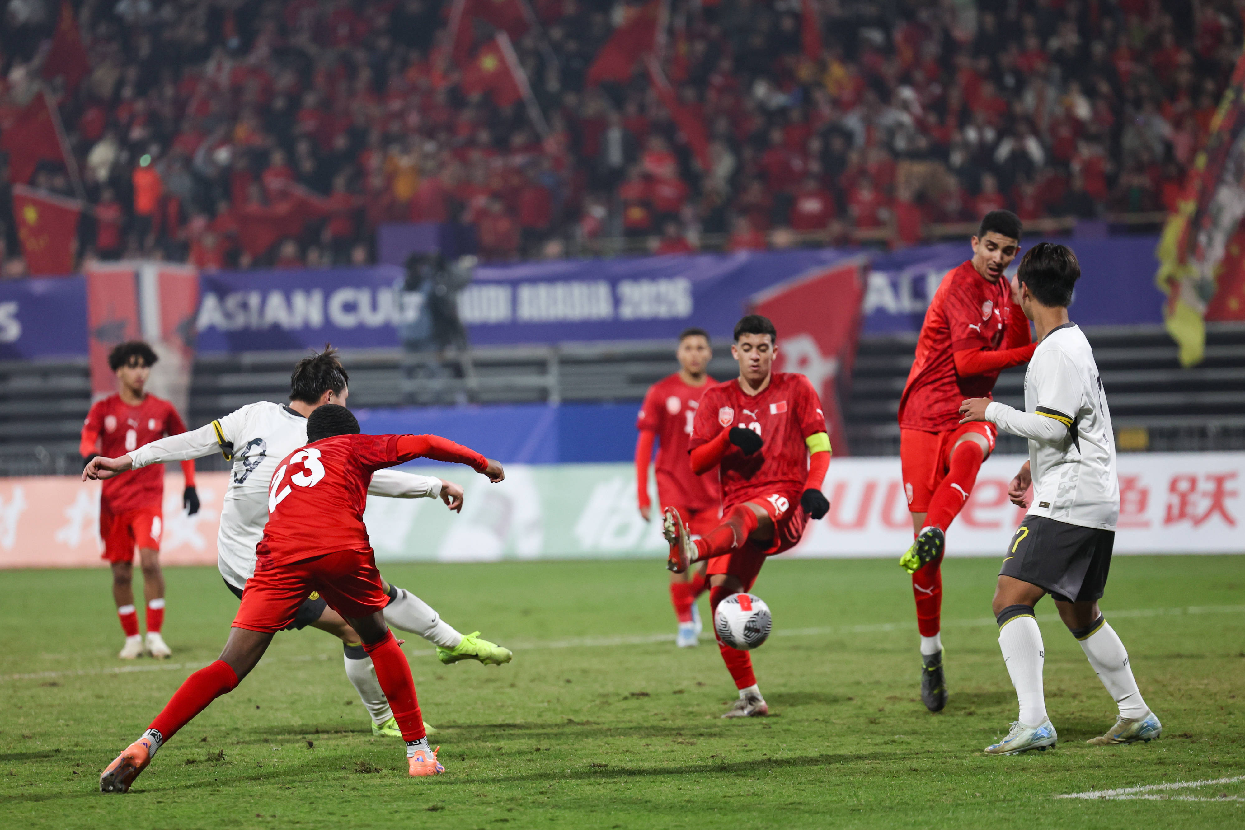 亚洲杯:中国队取得胜利晋级半决赛 亚洲杯:中国队取得胜利晋级半决赛