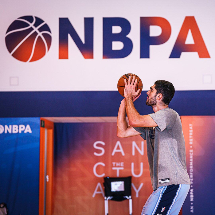 NBA球员在社交媒体上晒出训练视频 NBA球员在社交媒体上晒出训练视频