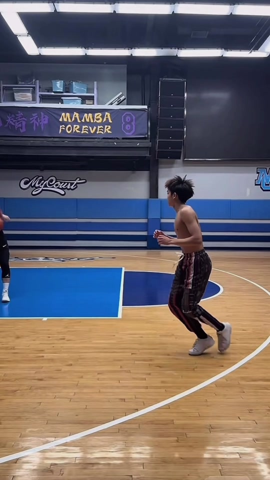 NBA球员在社交媒体上晒出训练视频 NBA球员在社交媒体上晒出训练视频
