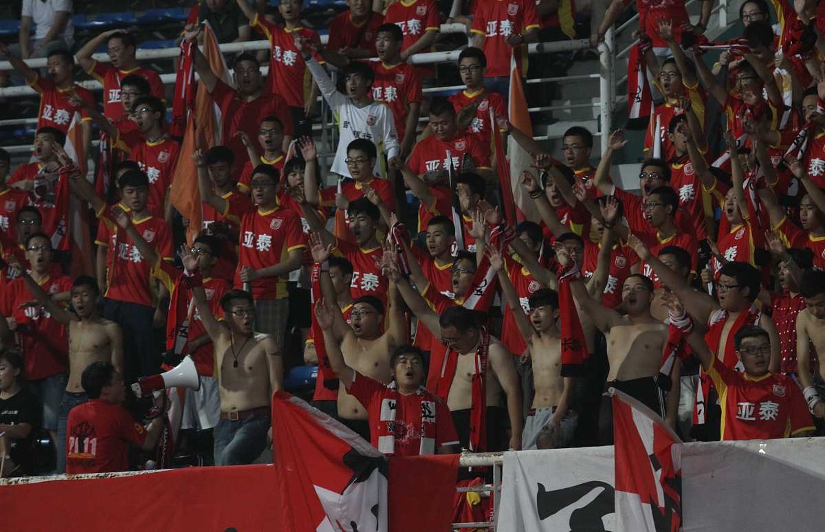 包含热血激情的足球赛,让现场观众如潮的词条 包含热血激情的足球赛,让现场观众如潮的词条