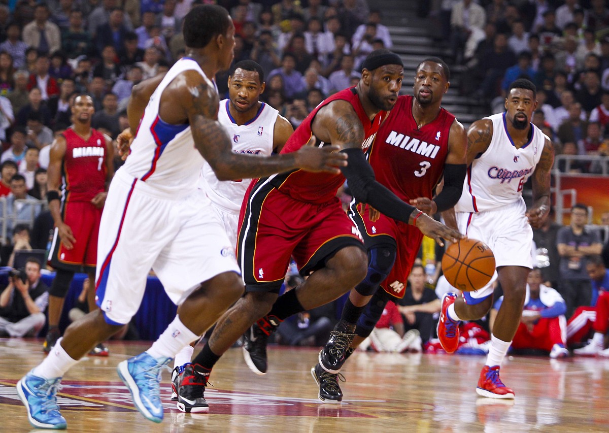 现场篮球大战必将吸引大批球迷