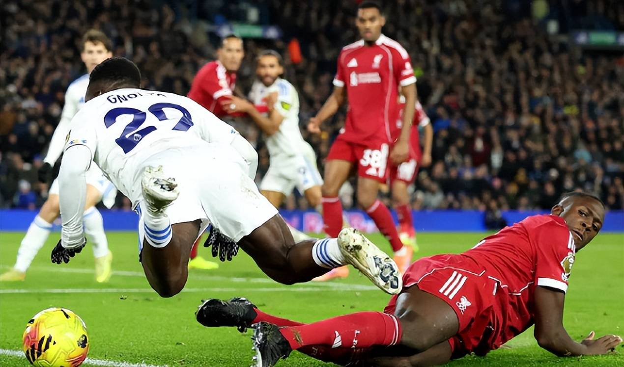 利兹联客场失利，后防失误频频的简单介绍